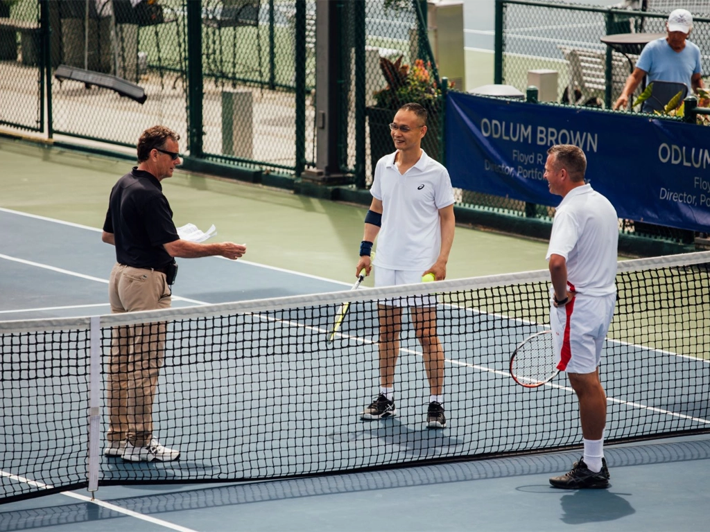 رعایت آدابورسوم پوشش در زمینهای تنیس مختلف