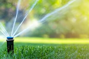 انواع سیستم‌های آبیاری زمین تنیس