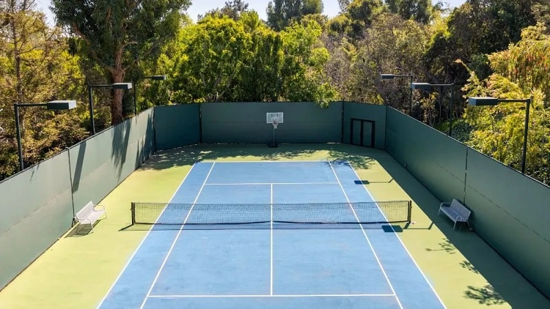 ساخت زمین تنیس شخصی چه مزایا و معایبی نسبت به زمین تجاری دارد؟